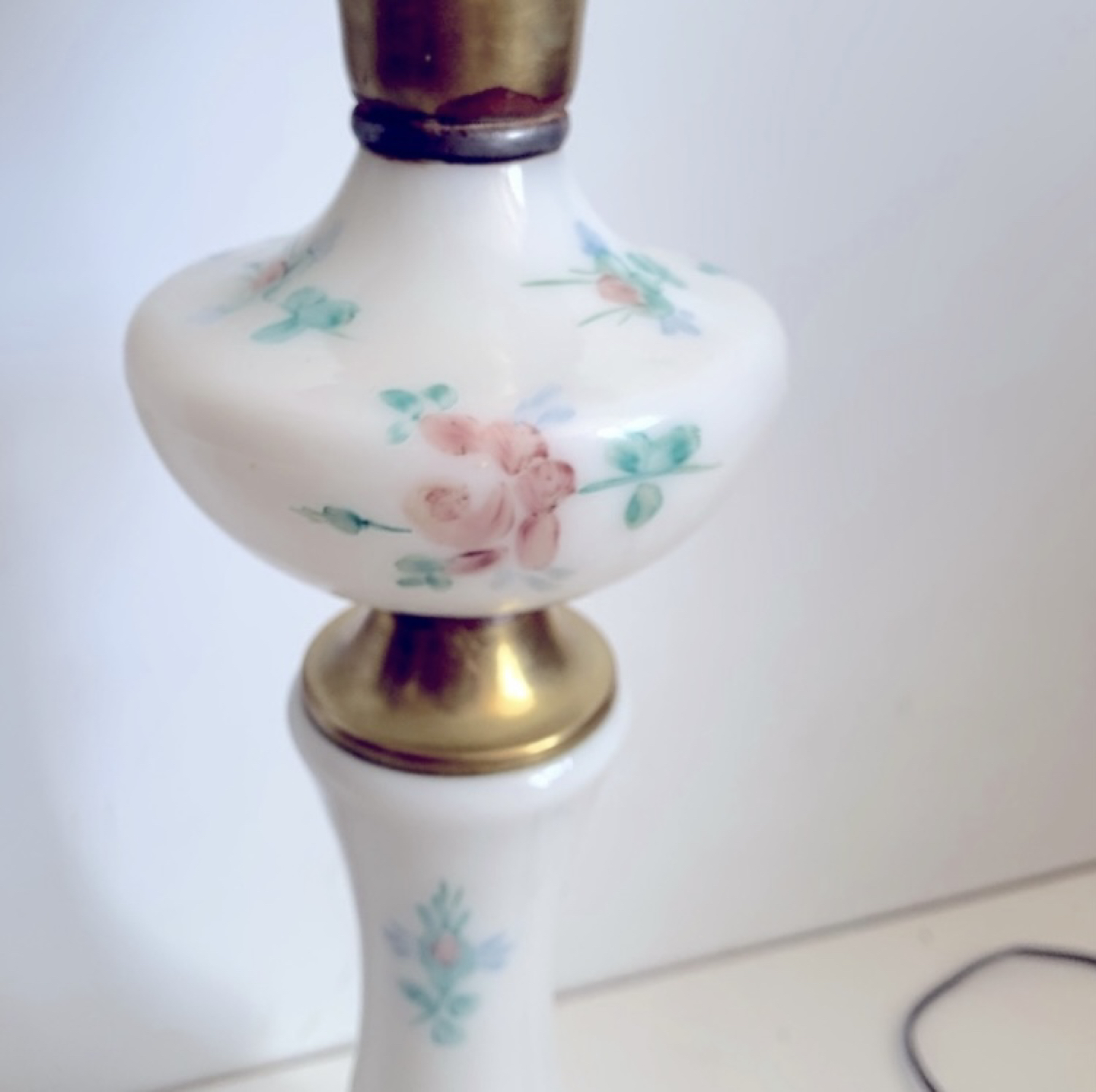 RARE Antique Hurricane Lamp - In Mint Condition! image indicator(6)