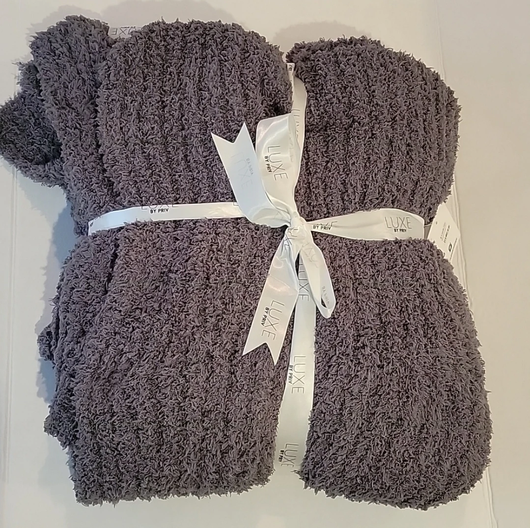 BLANKET OVERSIZED HEAVYWEIGHT THROW NWT, GRAY.