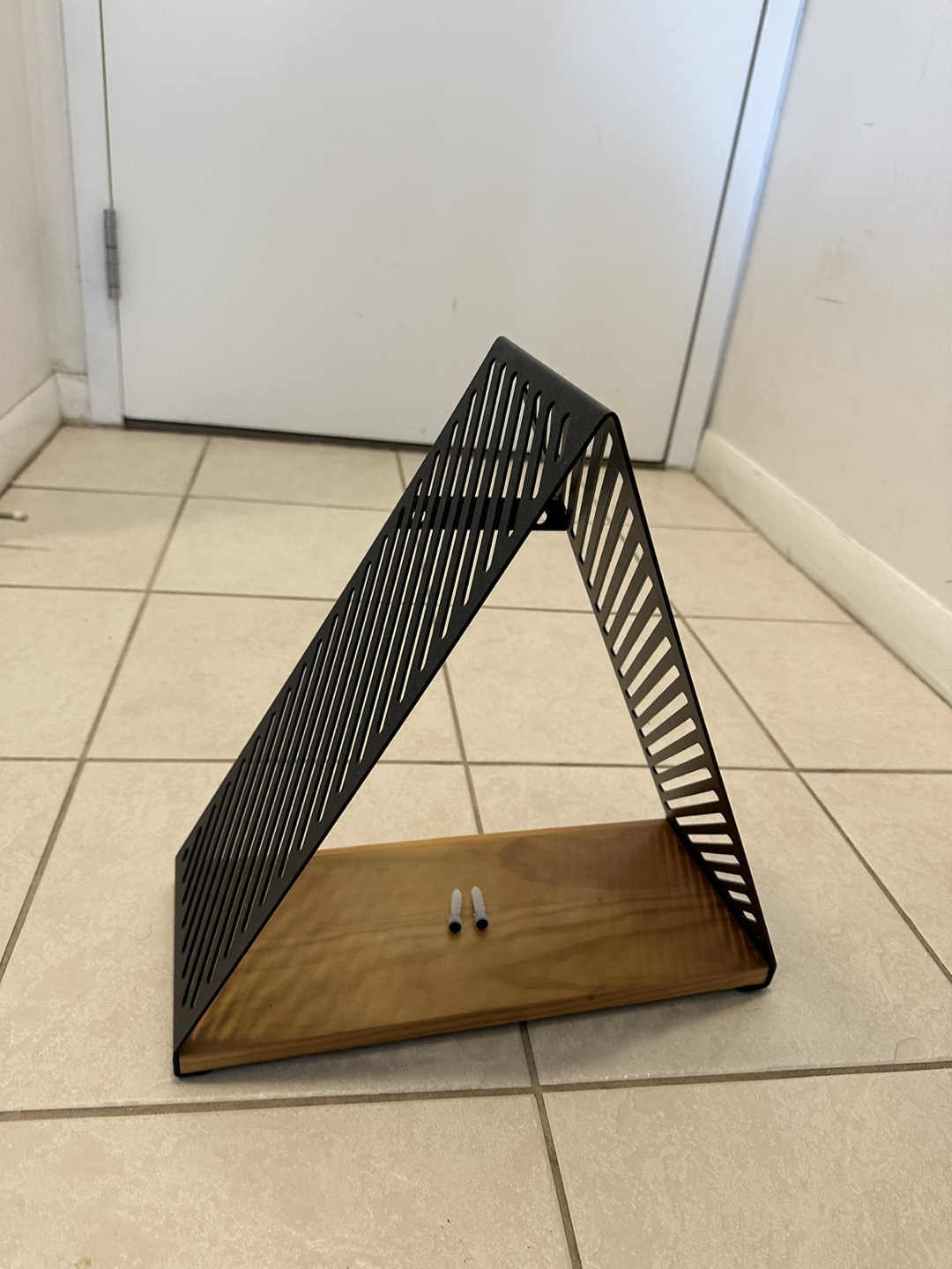 Metallic and Wooden Triangular Shelf - photo 4