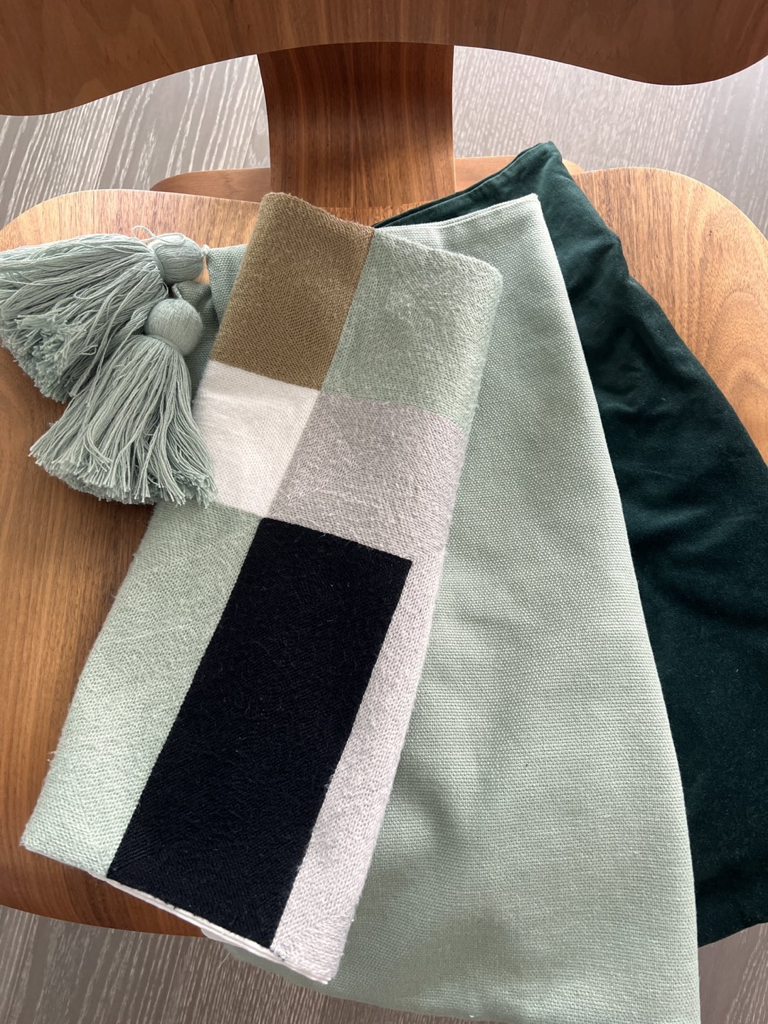 Set of three decorative pillow cases thumbnail