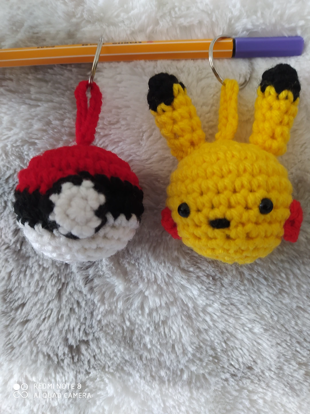 PokeBall and Pikachu keychain set - photo 2