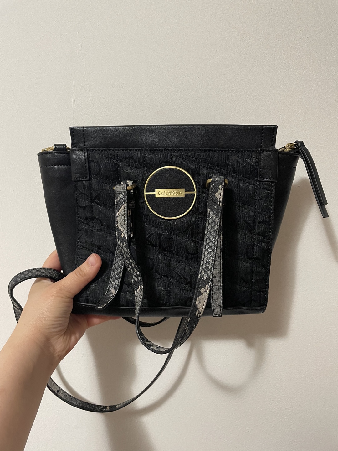 Crossbody bag thumbnail