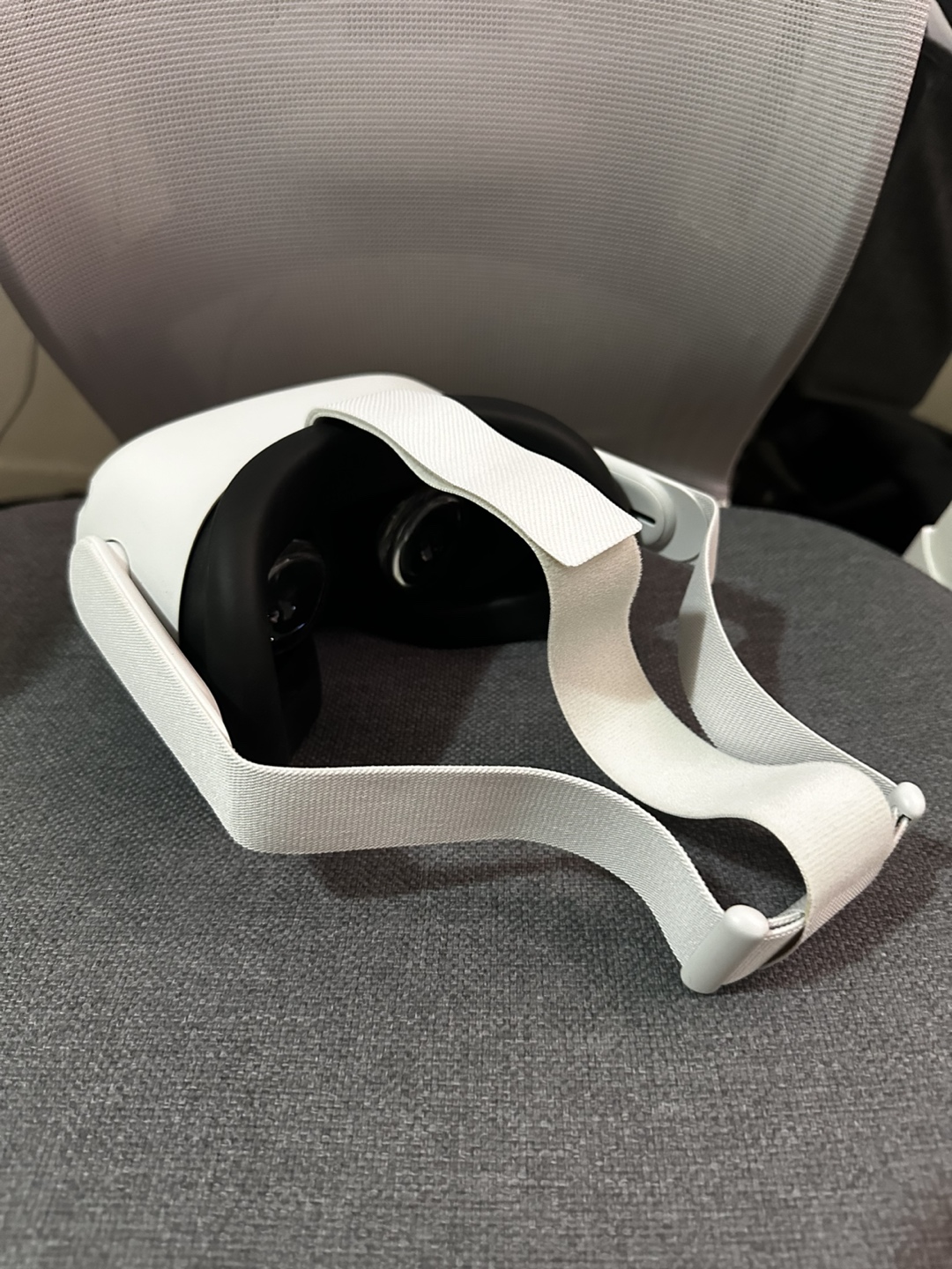 Oculus Quest 2 - photo 3