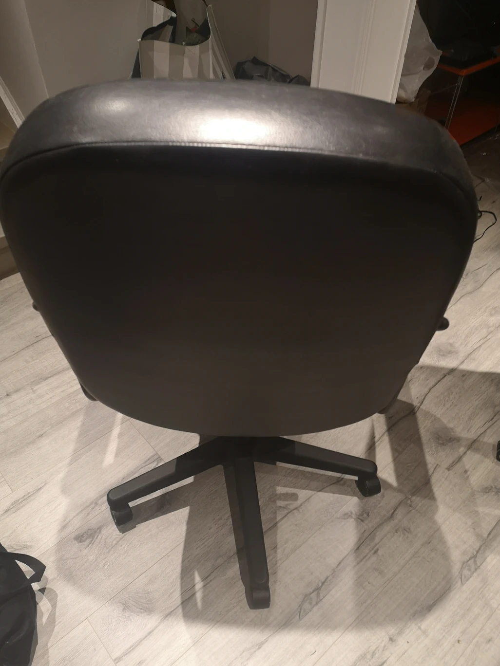 black office chair - photo 2