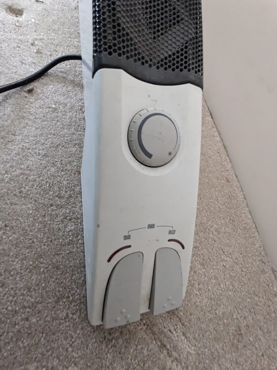 DeLonghi SAFEHEAT electric space heater. - photo 2