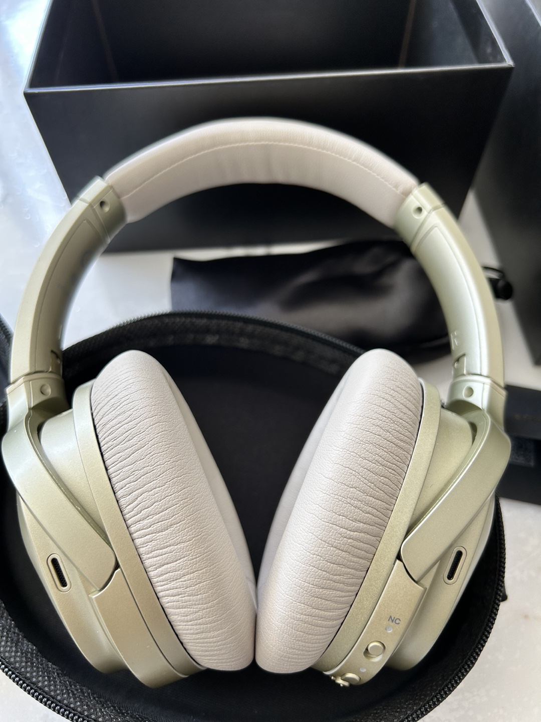 Bluetooth headphones thumbnail