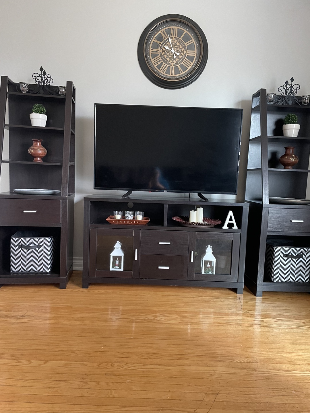 Entertainment/tv unit image indicator(4)