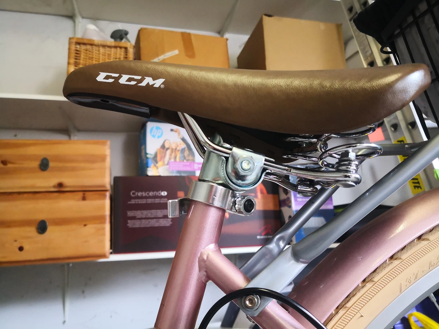 CCM Prague Women's Hybrid Bike 7 Speed - photo 3