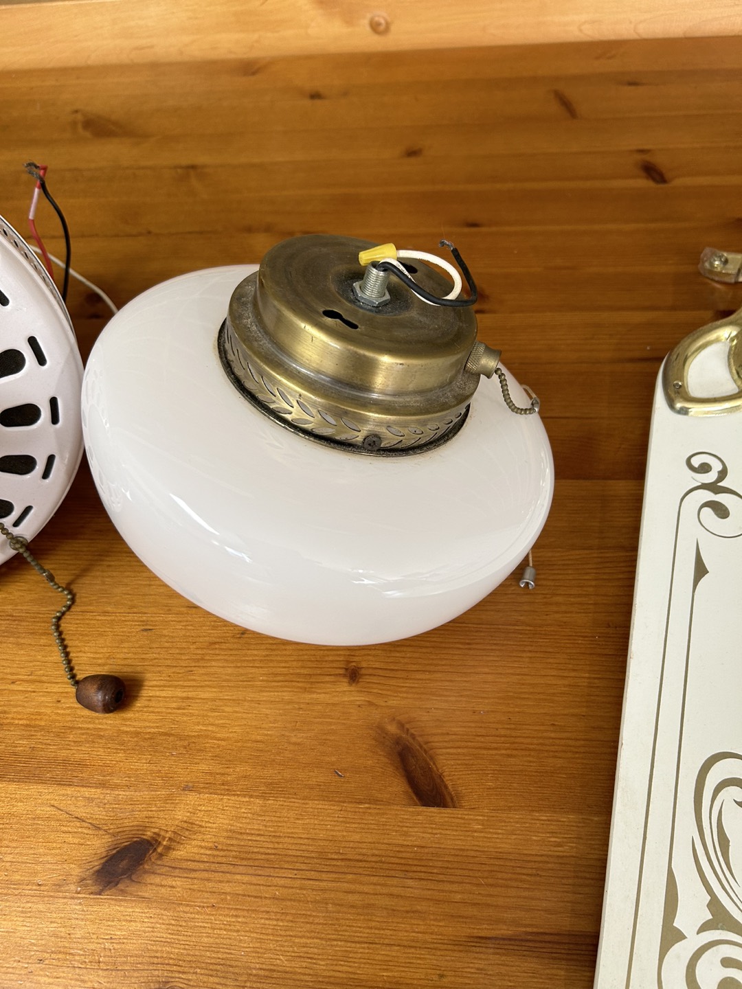 White Ceiling Fan With Globe Shade. 3 Speed Light/fan switch - photo 4