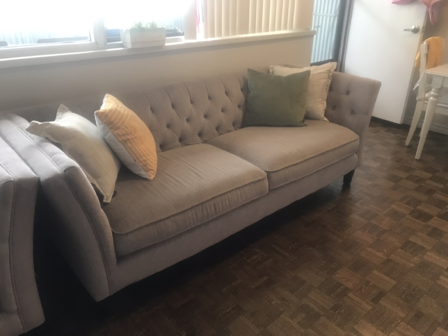 Couch - photo 2