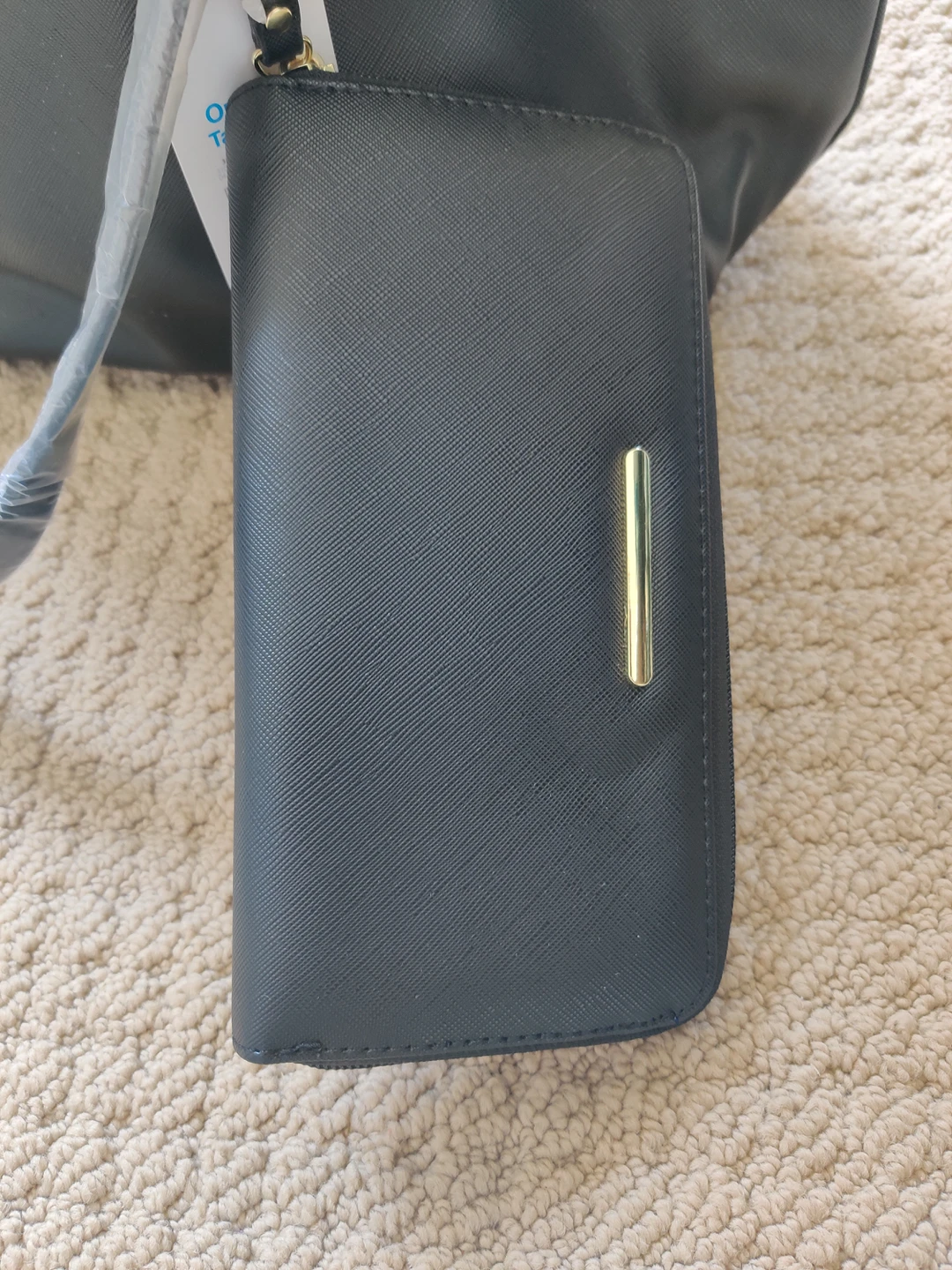 black shoulder bag with matching wallet image indicator(4)