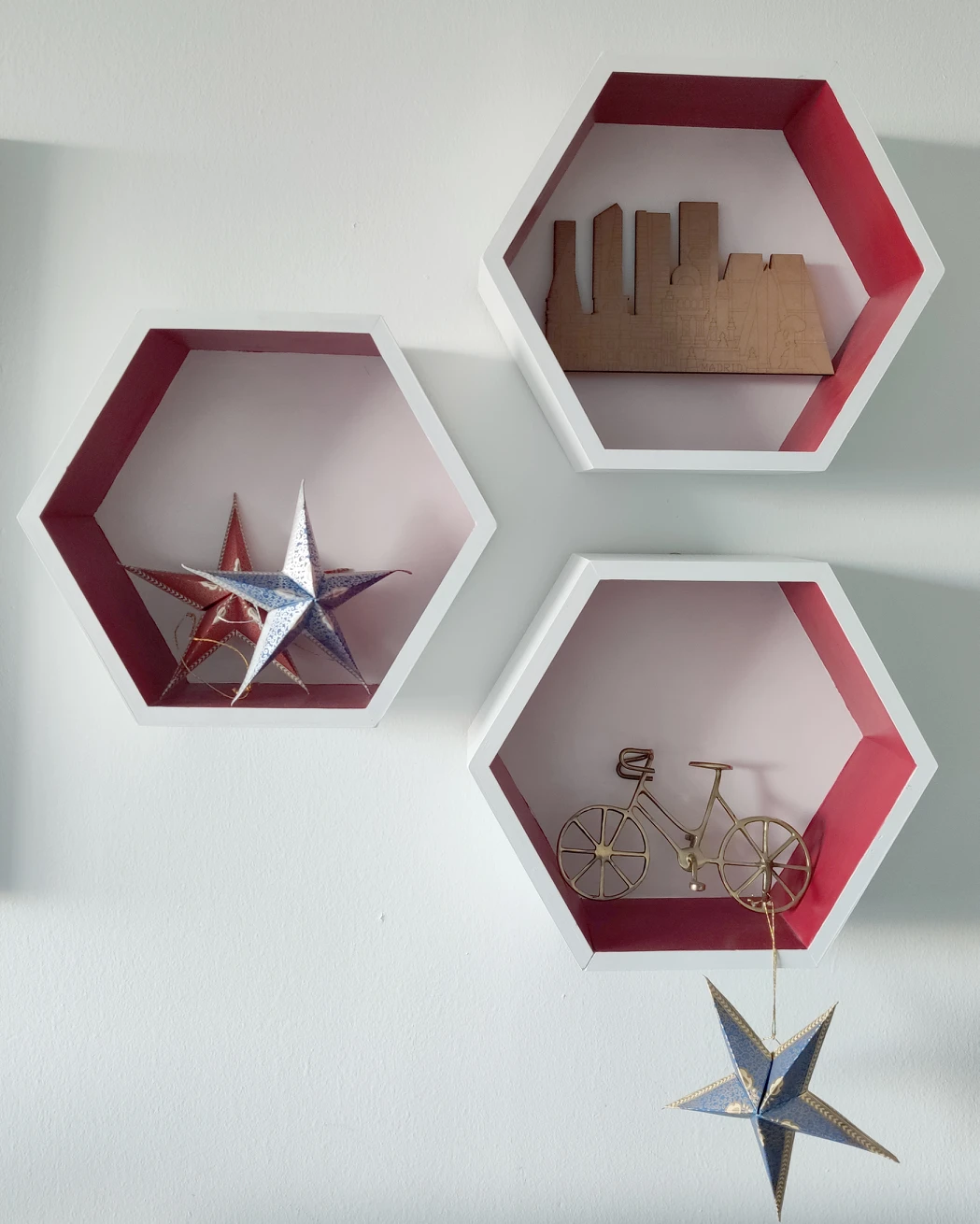 Hexagonal shelving units - photo 2