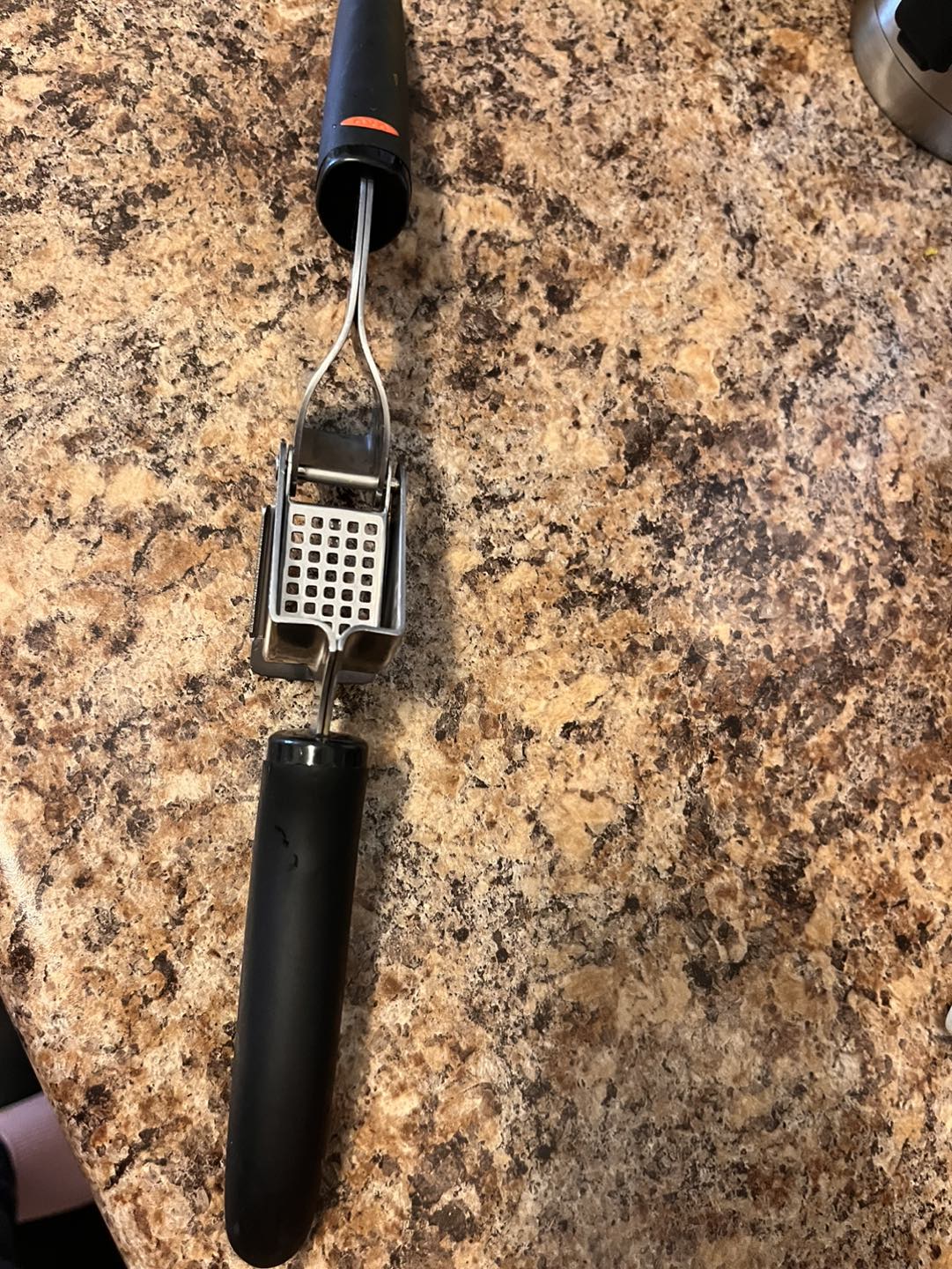 Oxo Stainless steel garlic press MINT condition image indicator(4)