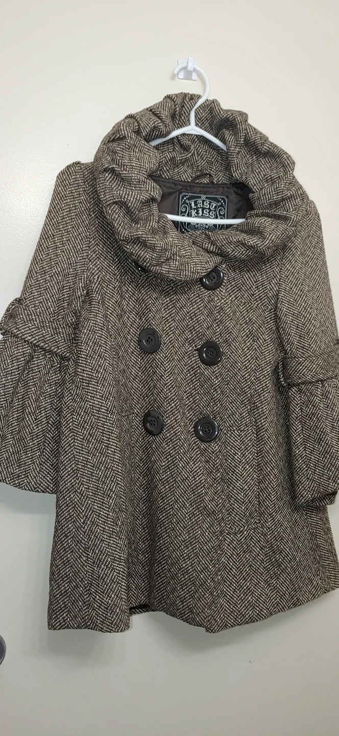Fashionable brown Coat Size small fits to medium - photo 2