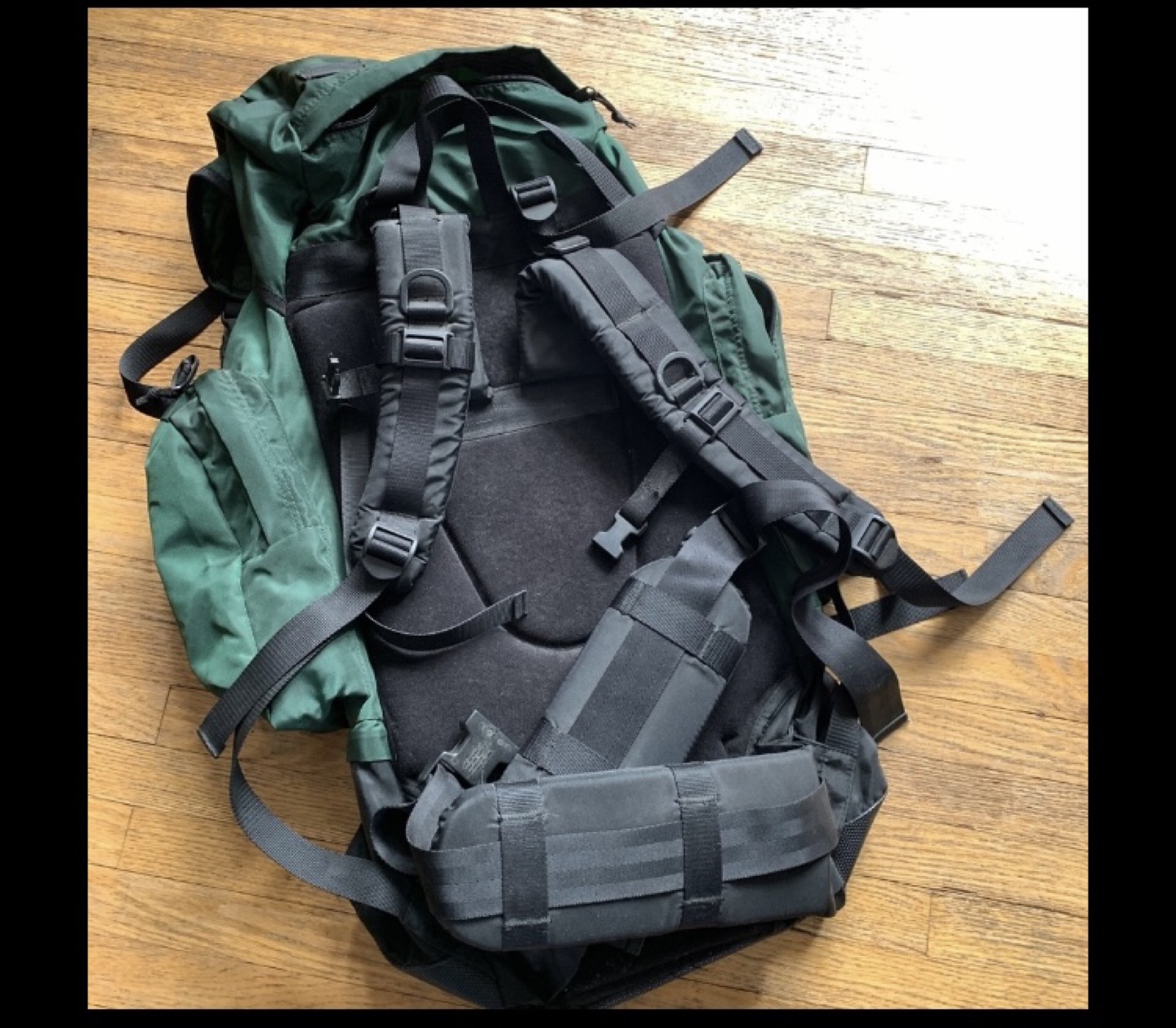 Like NEW ‘Camptrails’ Backpack, Unused sleeping bag, Waterproof. image indicator(4)