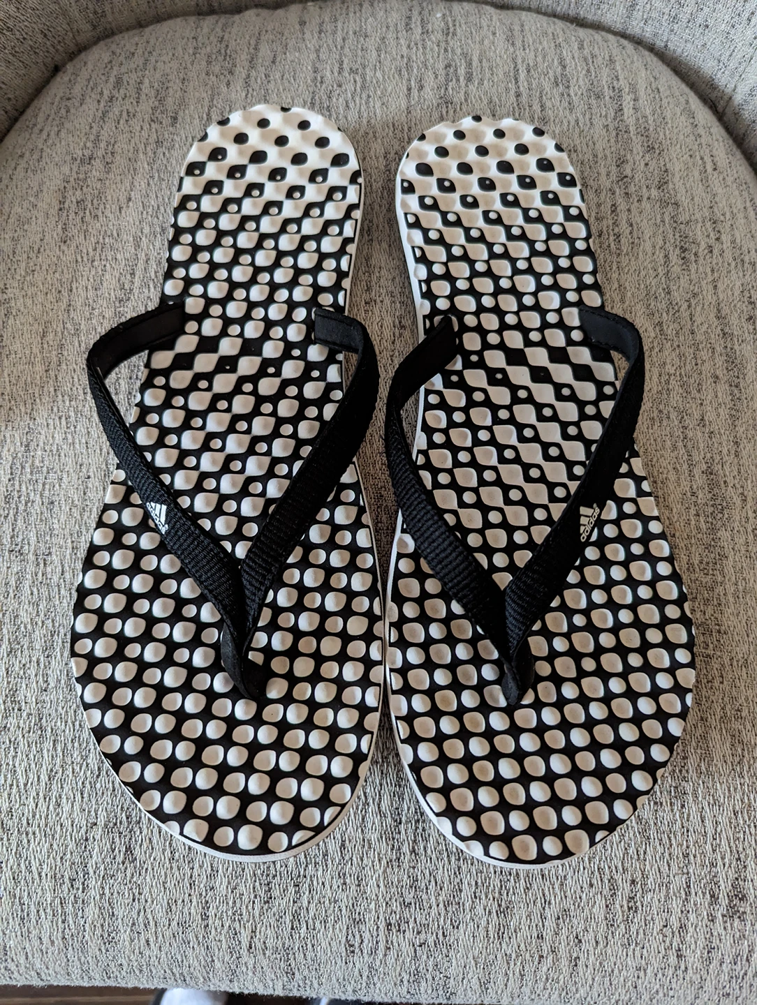 Adidas Eezay dots flip flops