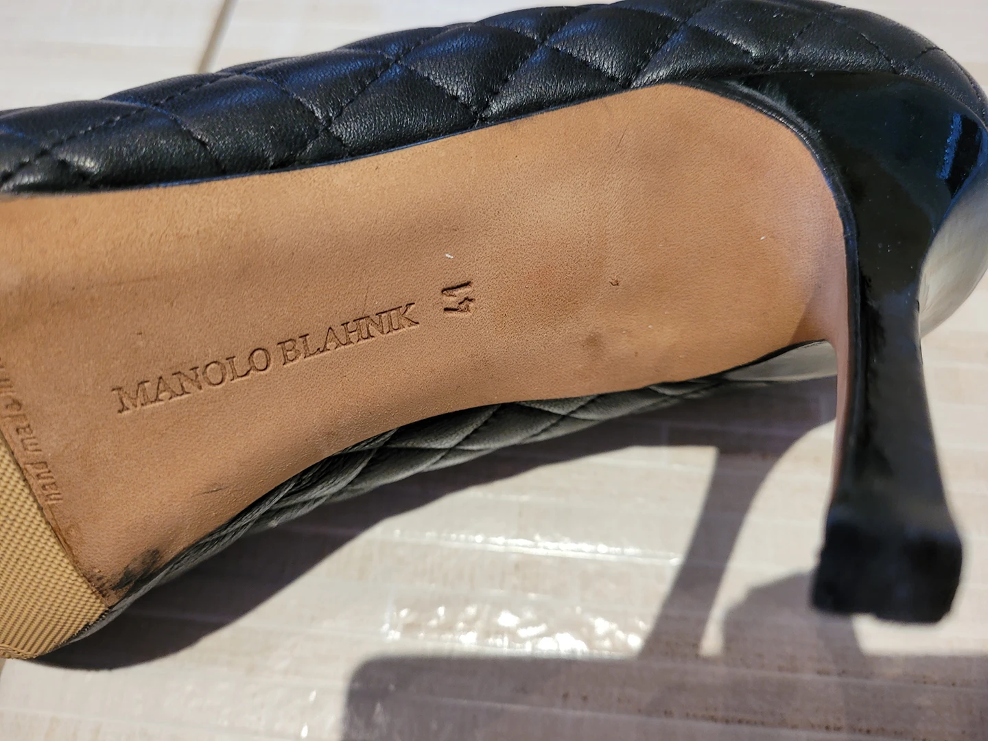 Manolo Blahnik black leather pumps - photo 5