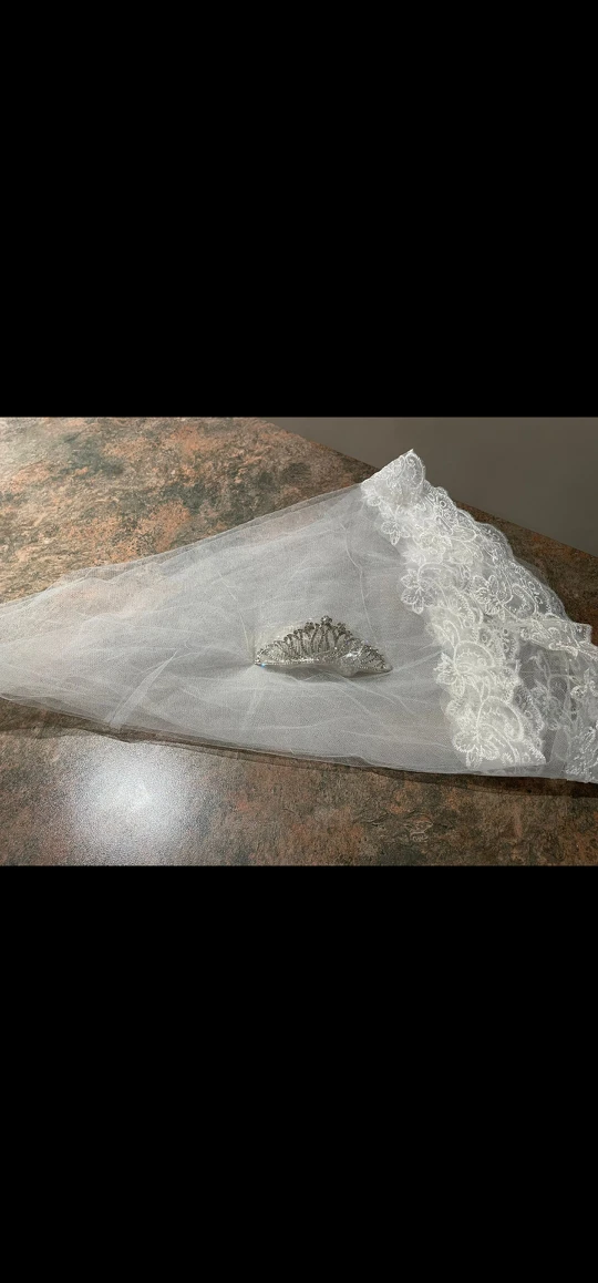 bridal veil and tiara - photo 4