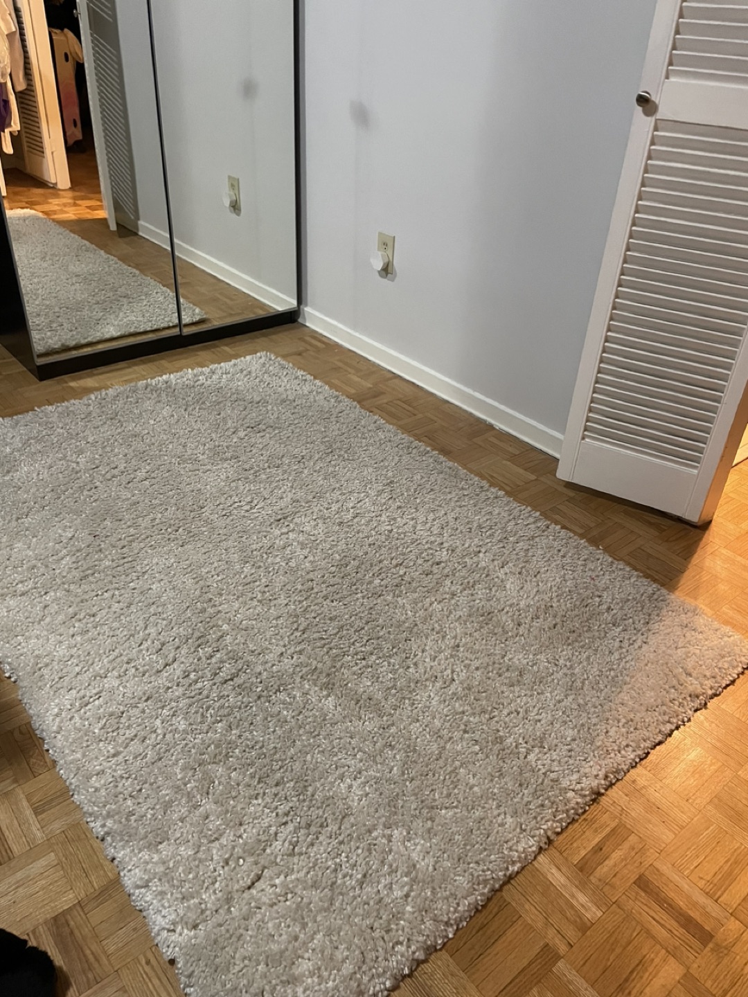Beige shag carpets. Lightly used. 120cm x 180cm