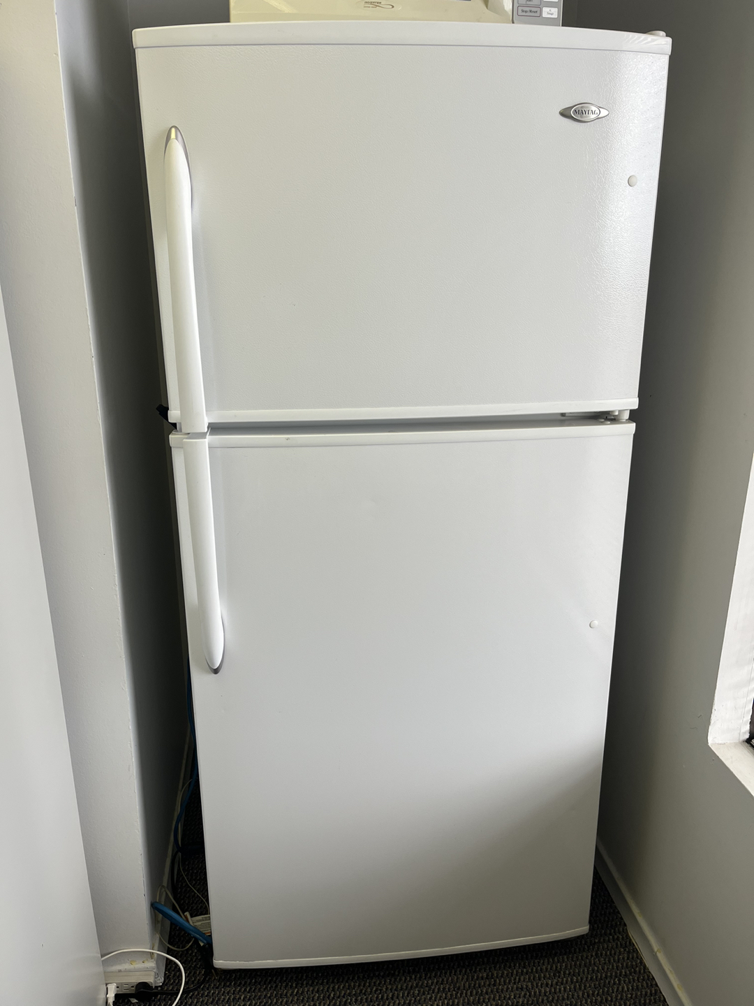 Refrigerator Maytag in excellent condition. thumbnail