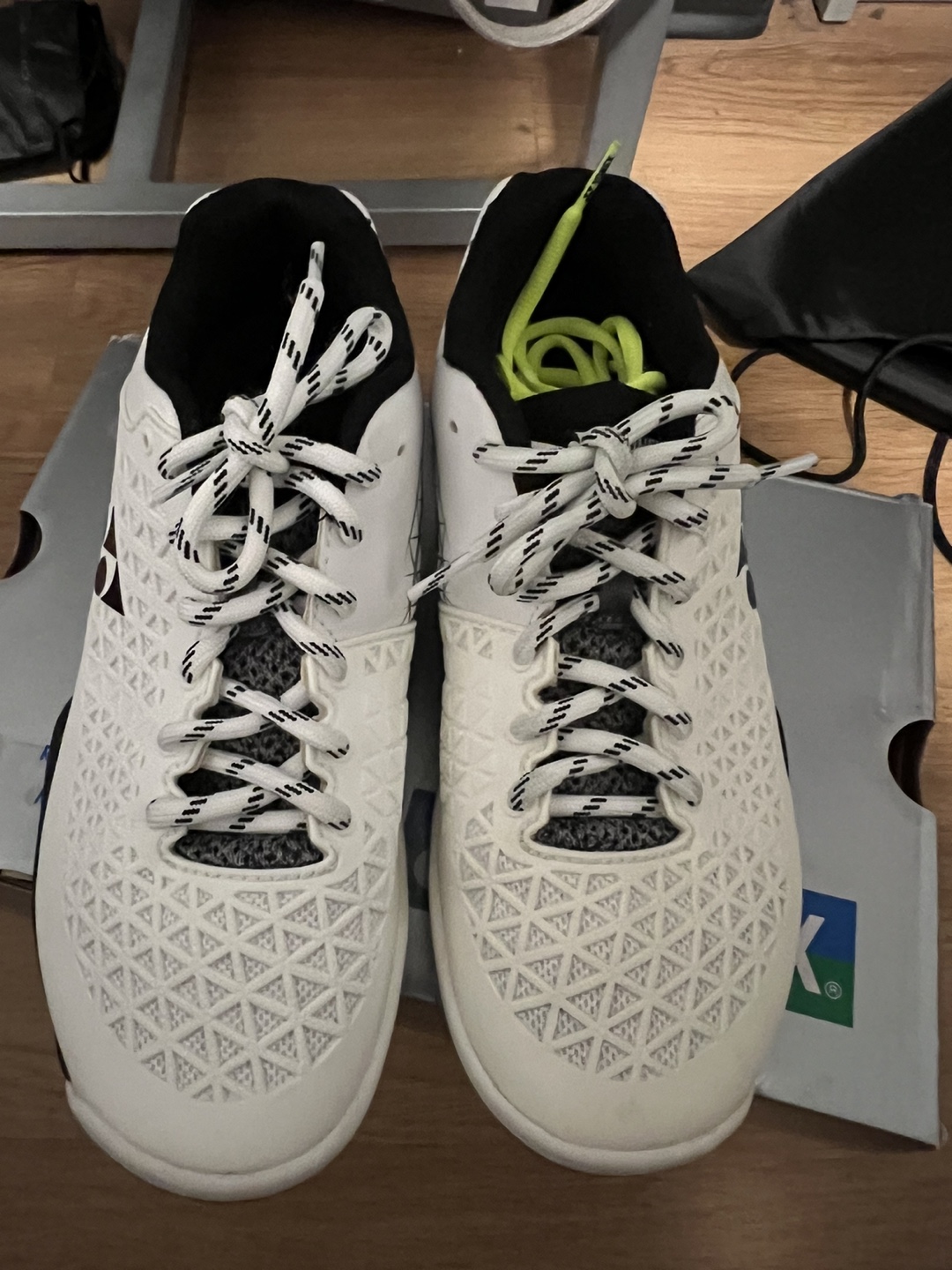 Yonex Badminton Shoes, Power Cushion-US 7 - photo 2