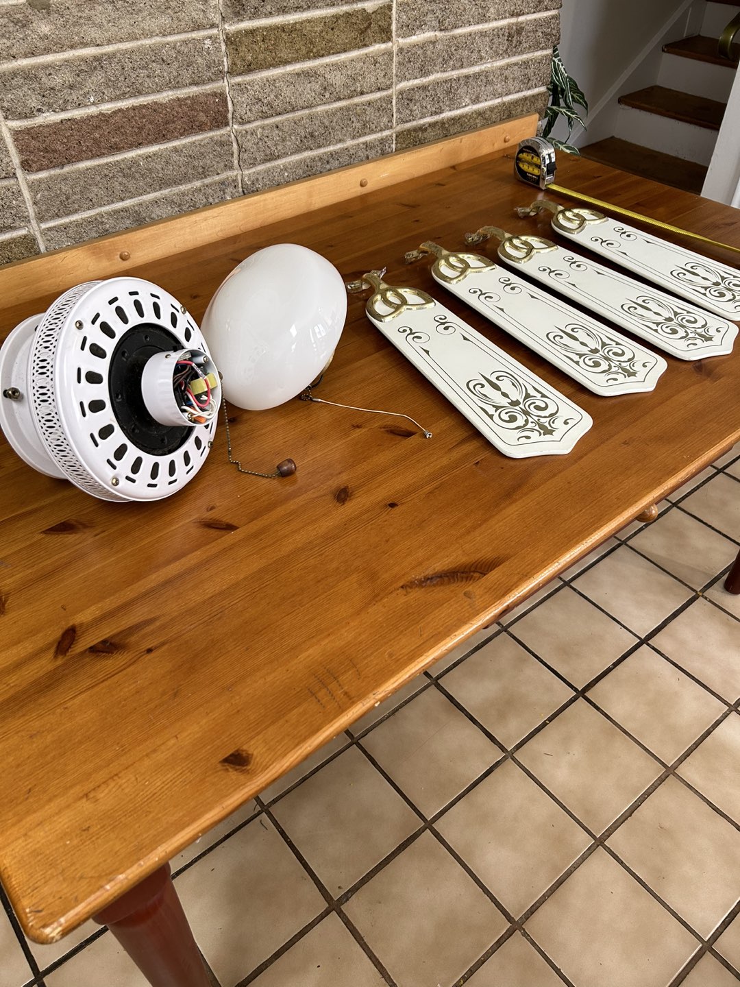 White Ceiling Fan With Globe Shade. 3 Speed Light/fan switch