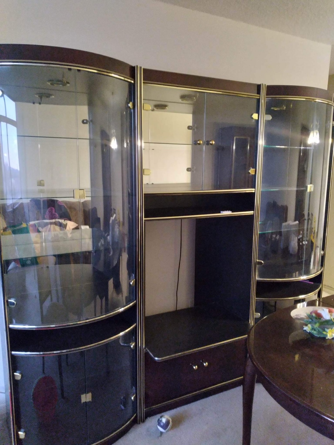 Free! tv & shelf unit, only till the 17th, need to pick up thumbnail