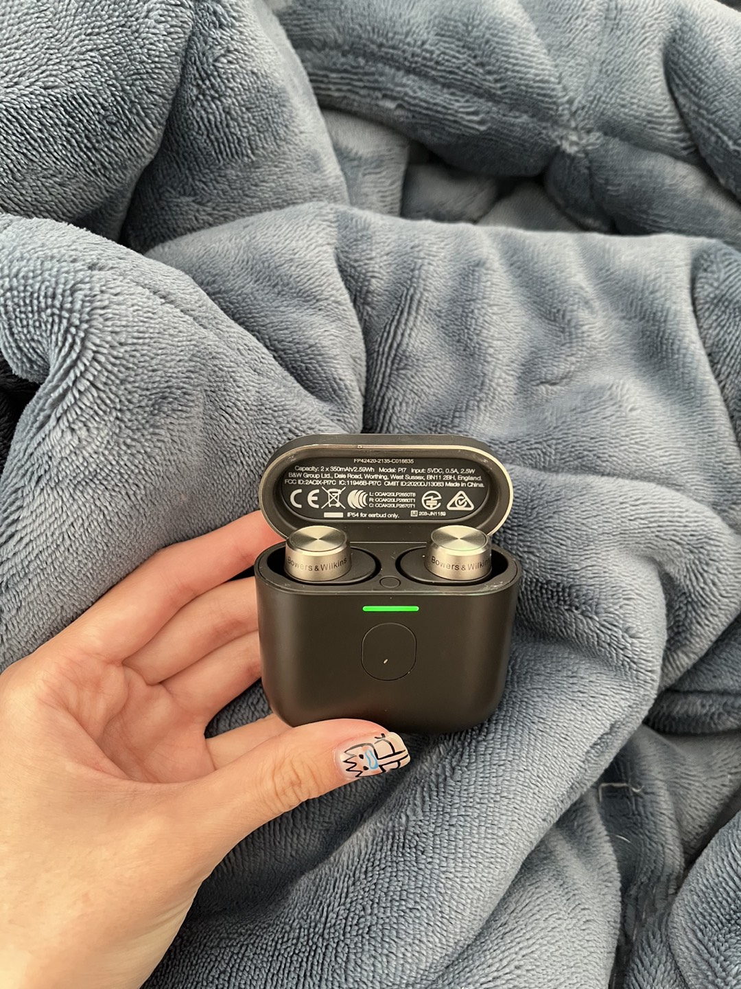 Bowers & Wilkins Earbuds - photo 2