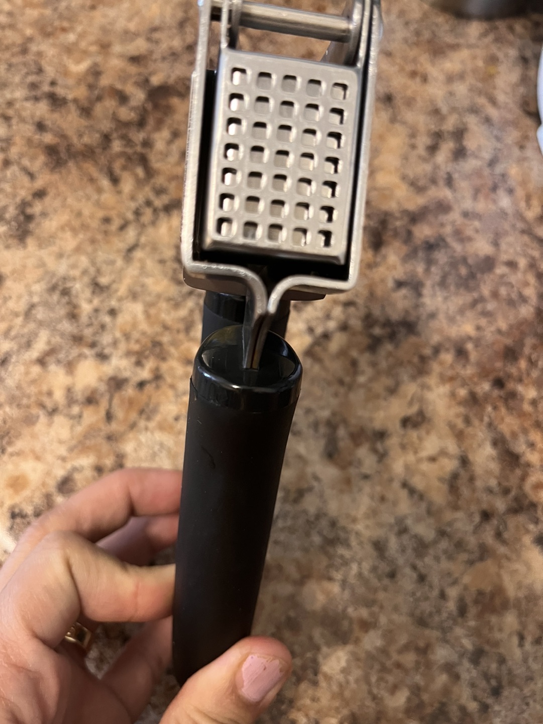 Oxo Stainless steel garlic press MINT condition image indicator(5)