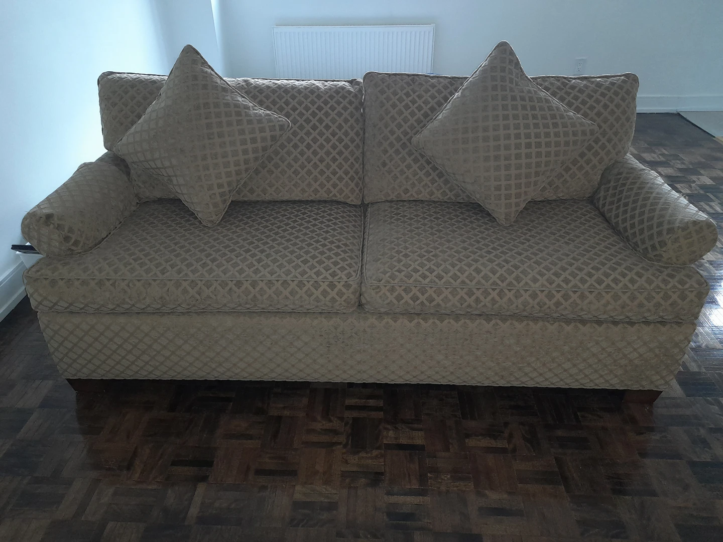 Barrymore Couch in Good Condition