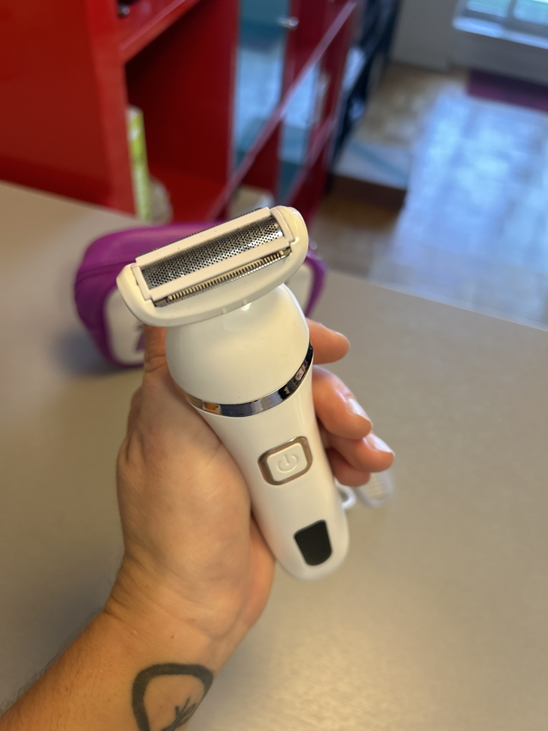 Trimmer and Makeup Bag image indicator(2)