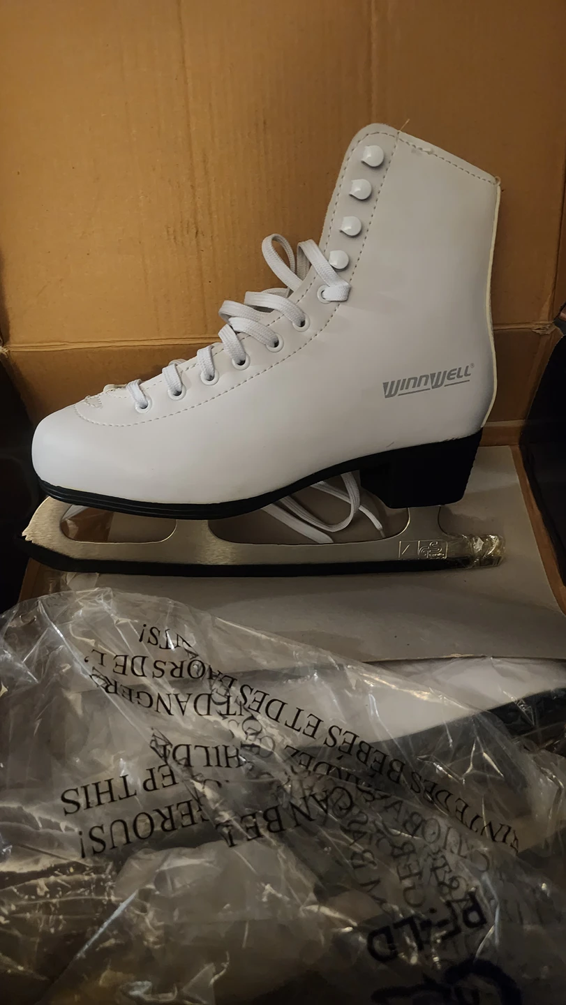 Brand New women skate size 5 image indicator(2)
