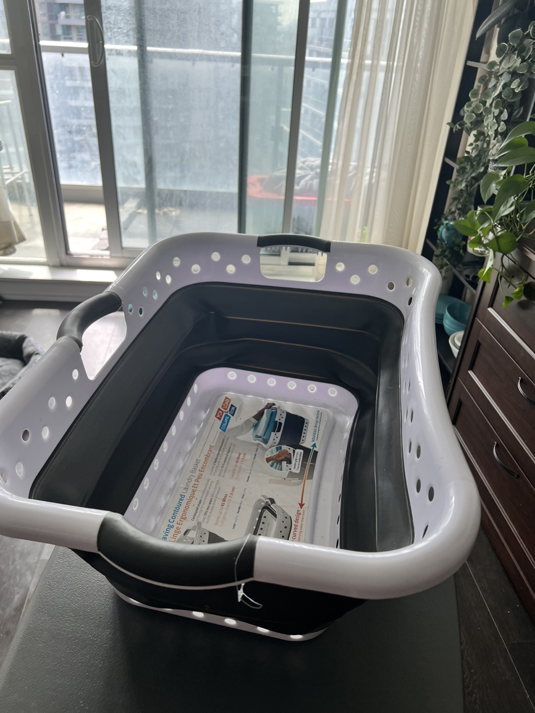 Collapsible laundry basket