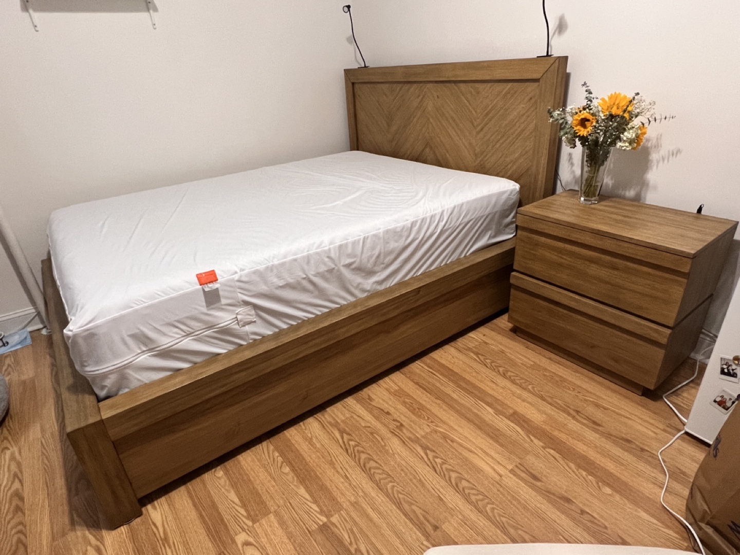 Queen bed frame - photo 3