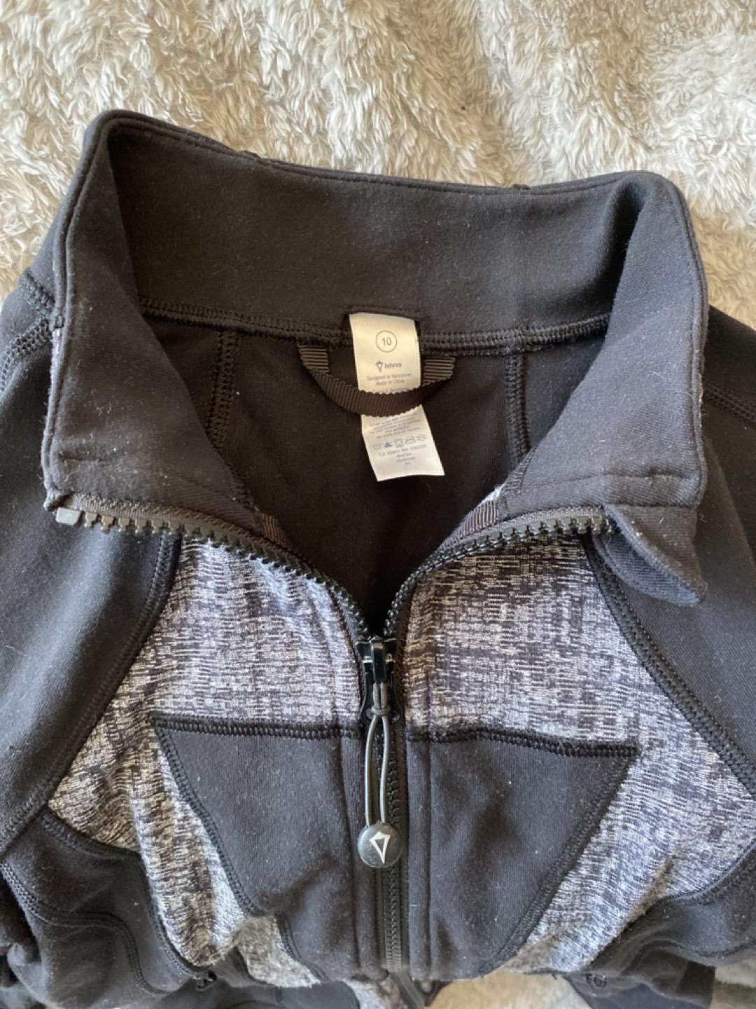Iviva Girls size 10 by Lululemon - warm up jacket black and grey image indicator(2)
