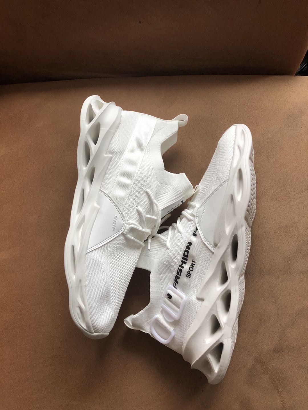 Men’s breathable sports shoes thumbnail