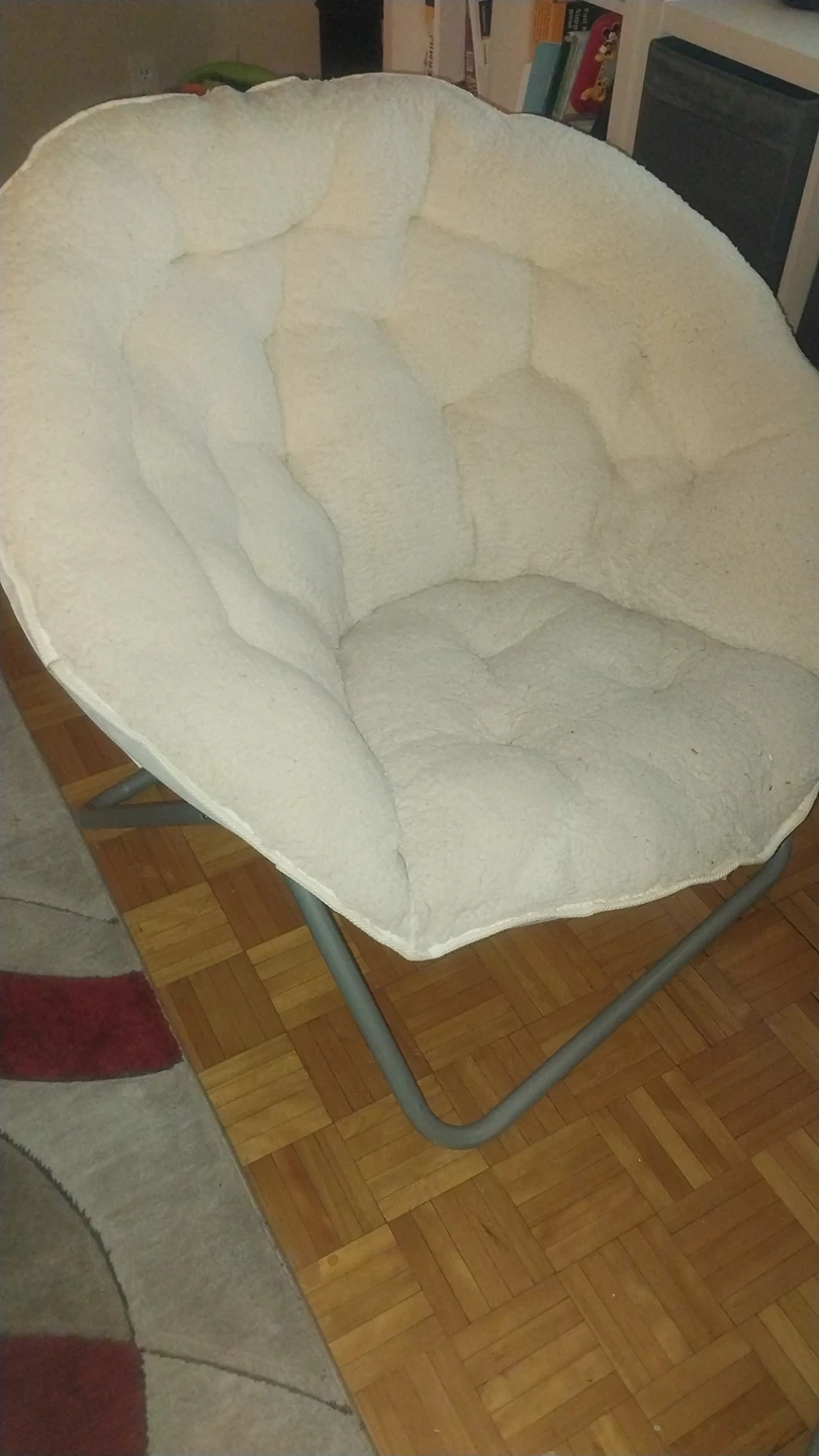 white chair image indicator(2)