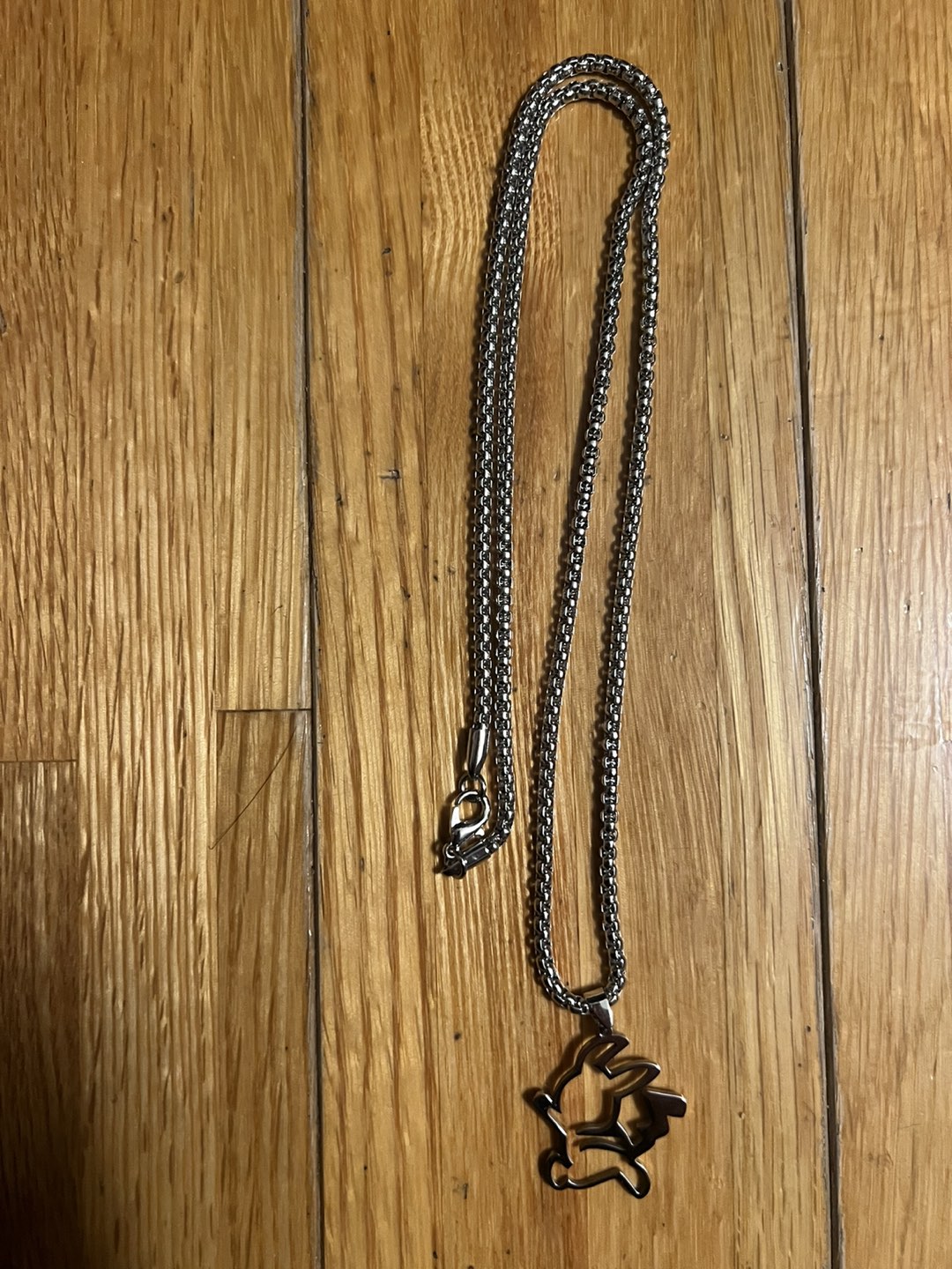 Pikachu necklace image indicator(2)