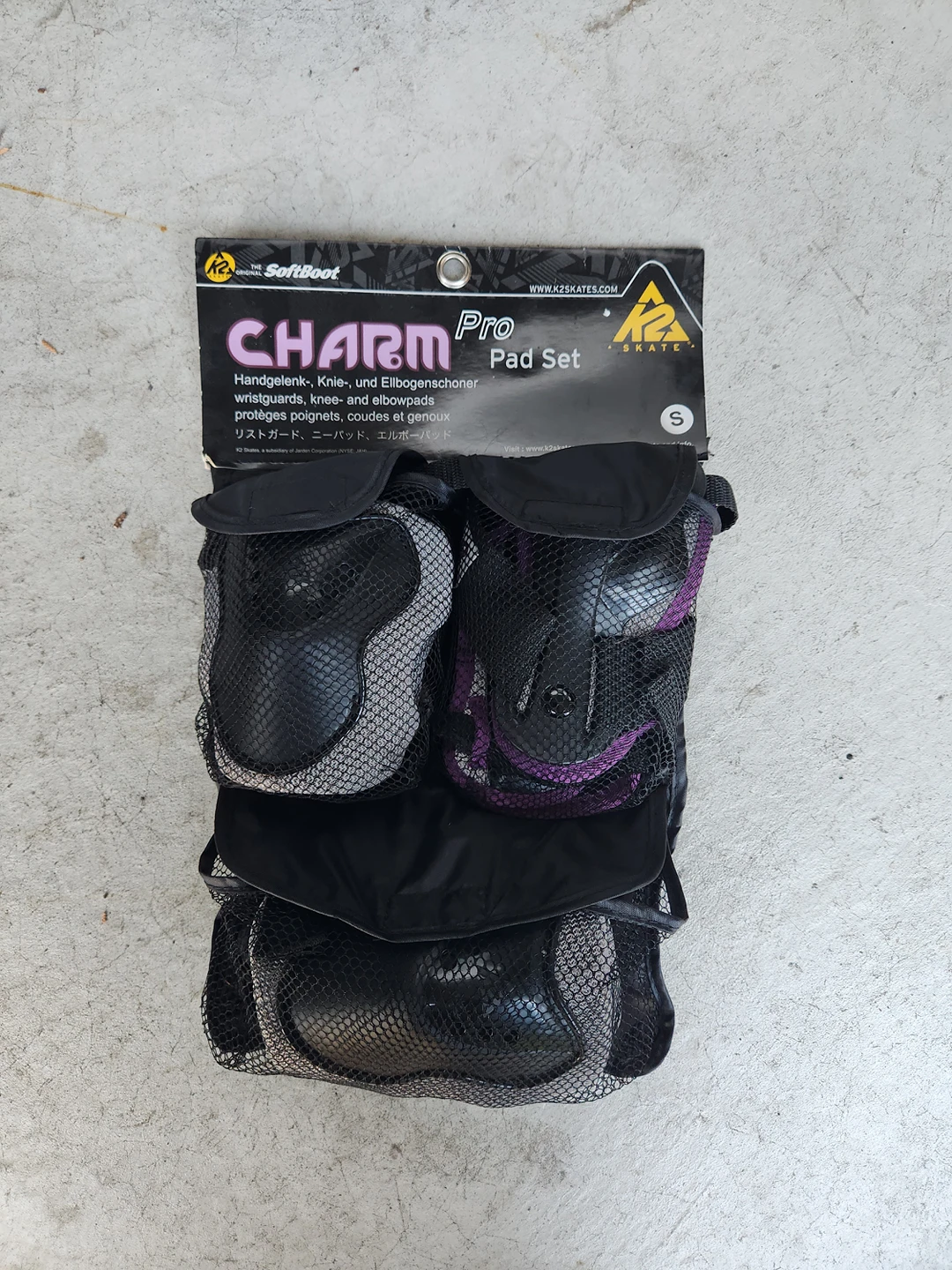 Kids protective gear - knee pads, elbow pads and wrist guards thumbnail