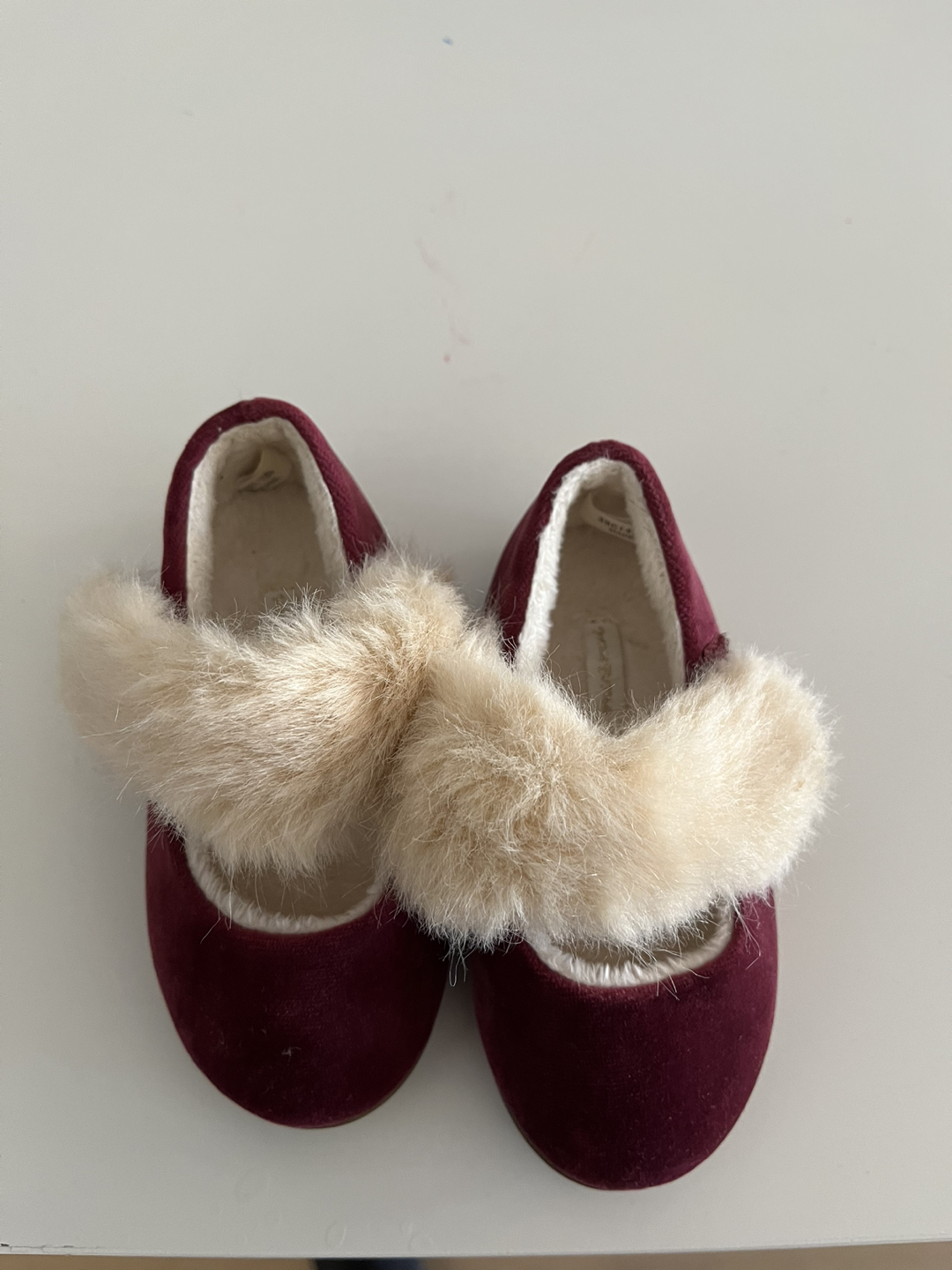 Baby shoes thumbnail