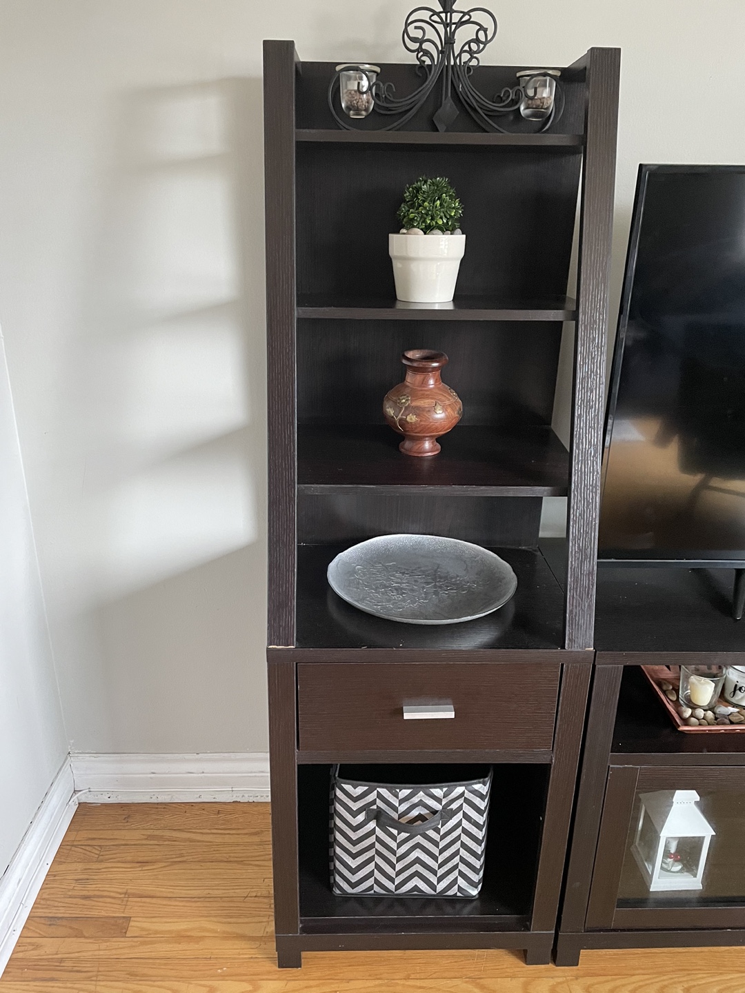 Entertainment/tv unit image indicator(2)