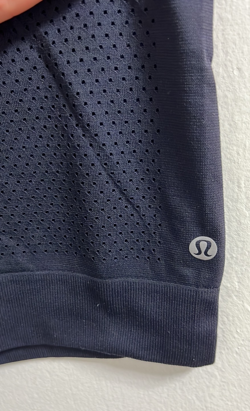 Lululemon women’s tank top size 6 - photo 3