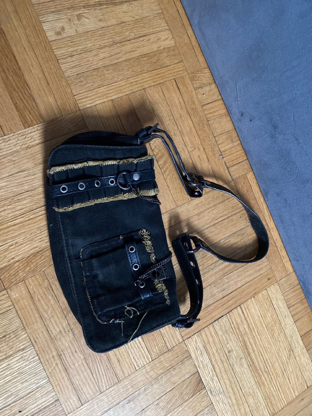 GUESS Purse thumbnail