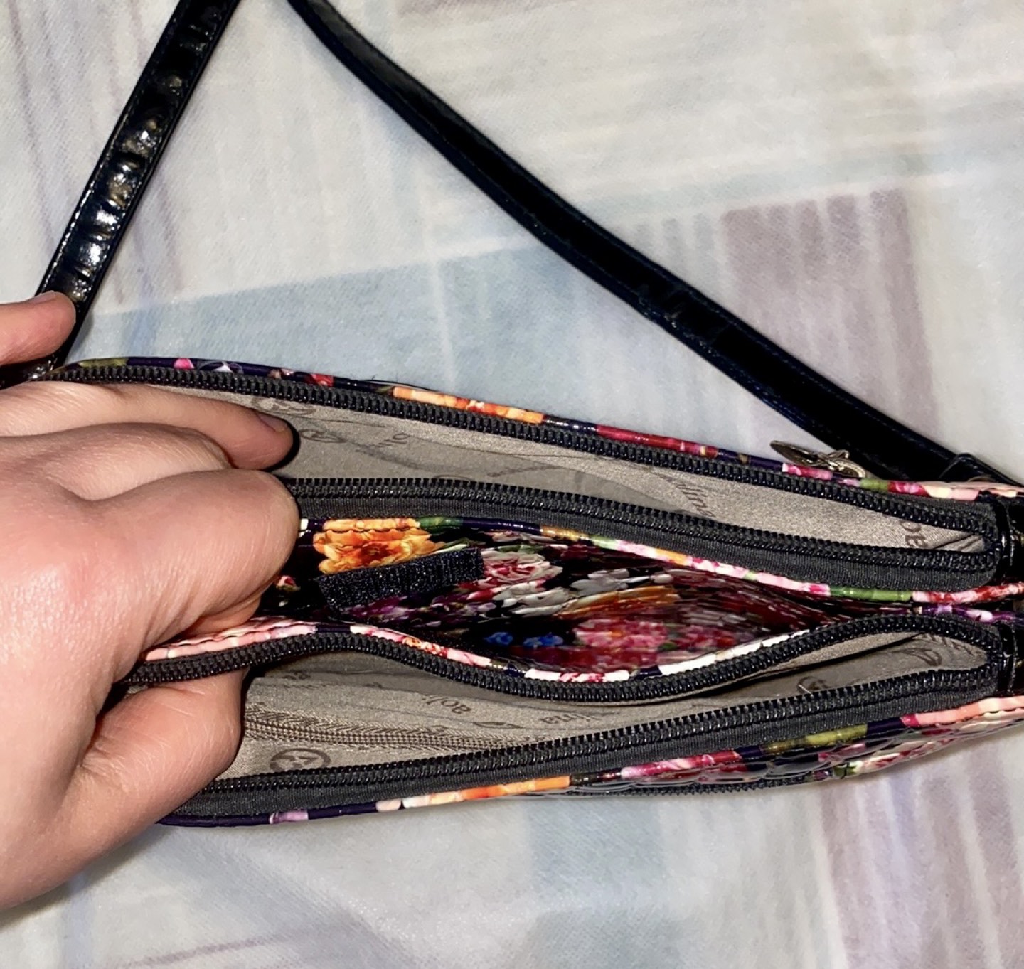 Beautiful varnished summer bag Aolina image indicator(5)