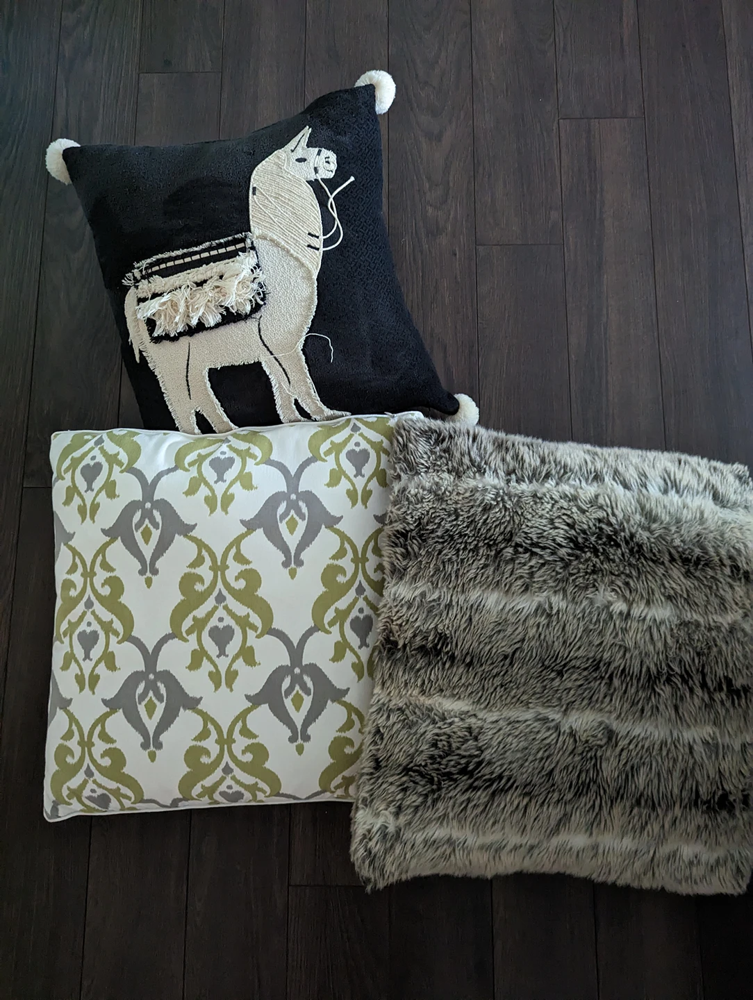 Sofa pillows (X3) #freecycle thumbnail