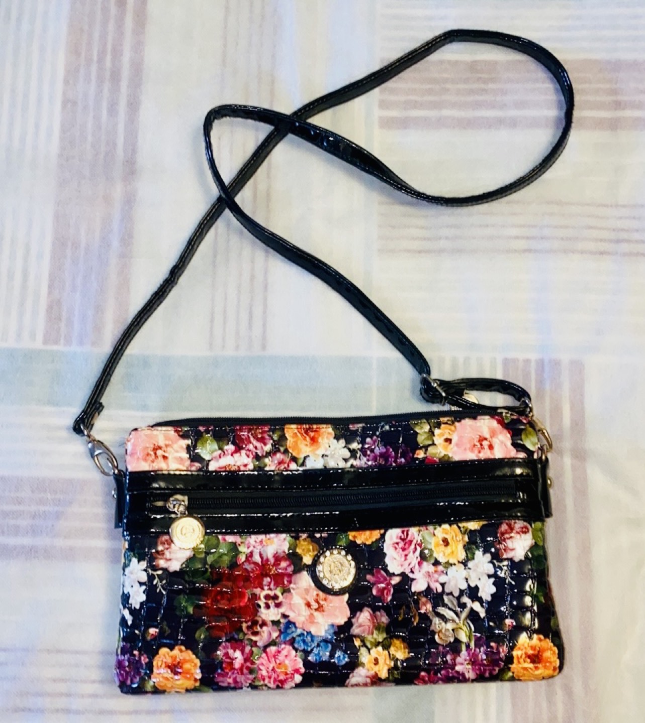 Beautiful varnished summer bag Aolina image indicator(3)