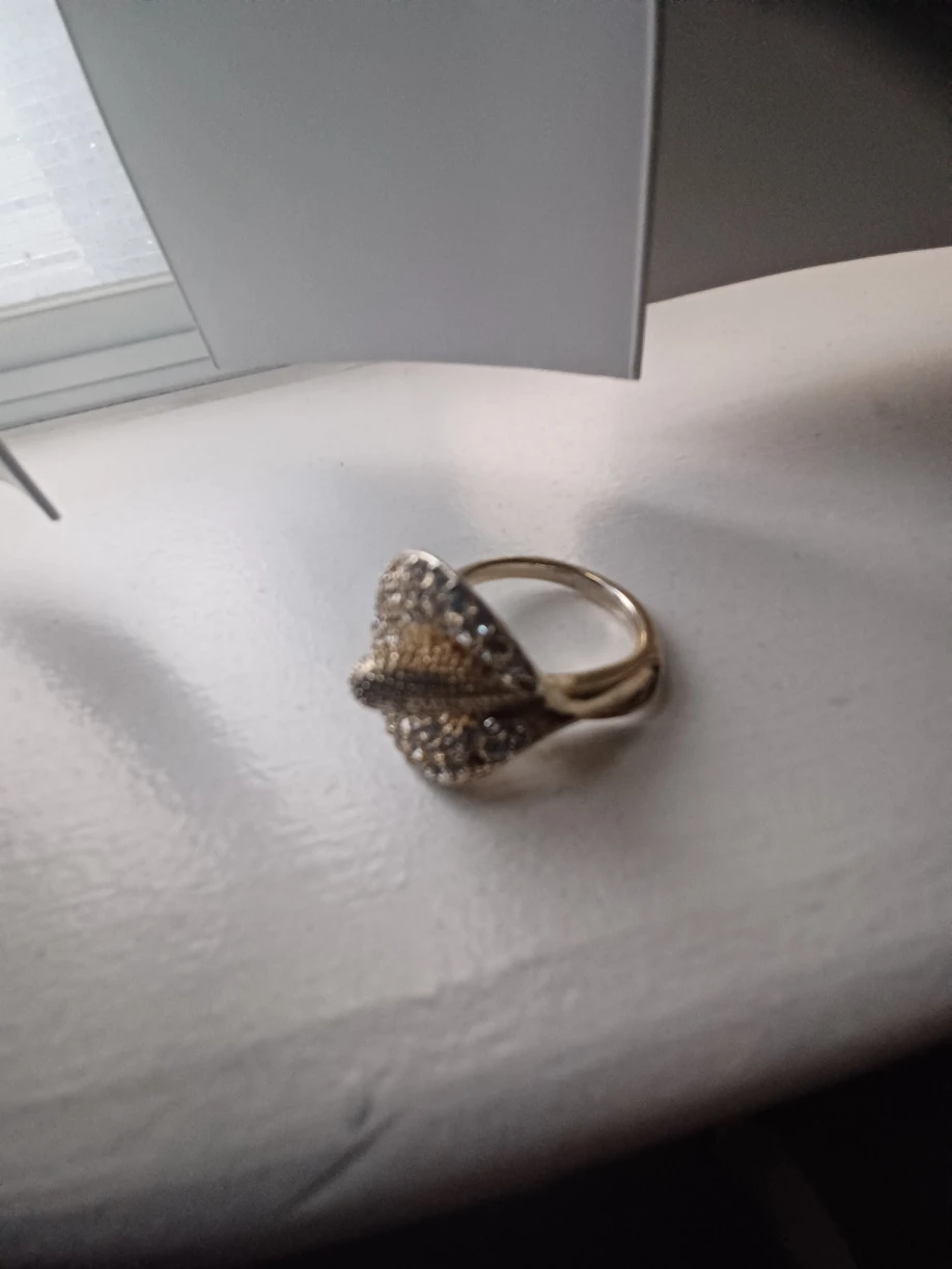 bejewelled flower ring image indicator(2)