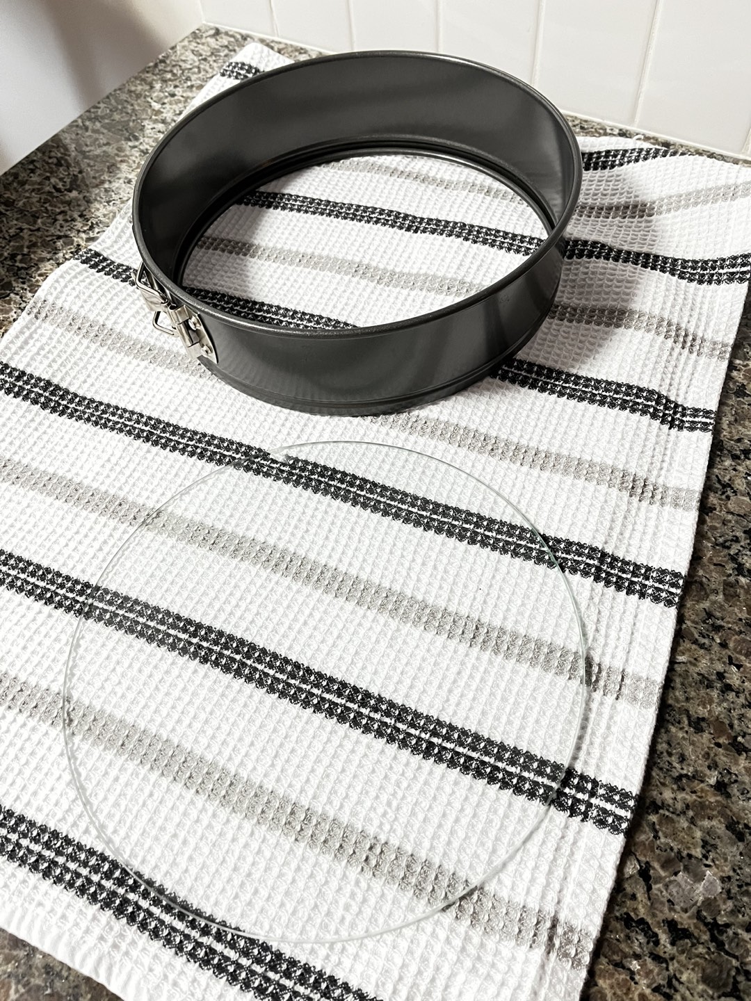 Non-Stick Springform Pan with Tempered glass base - photo 4