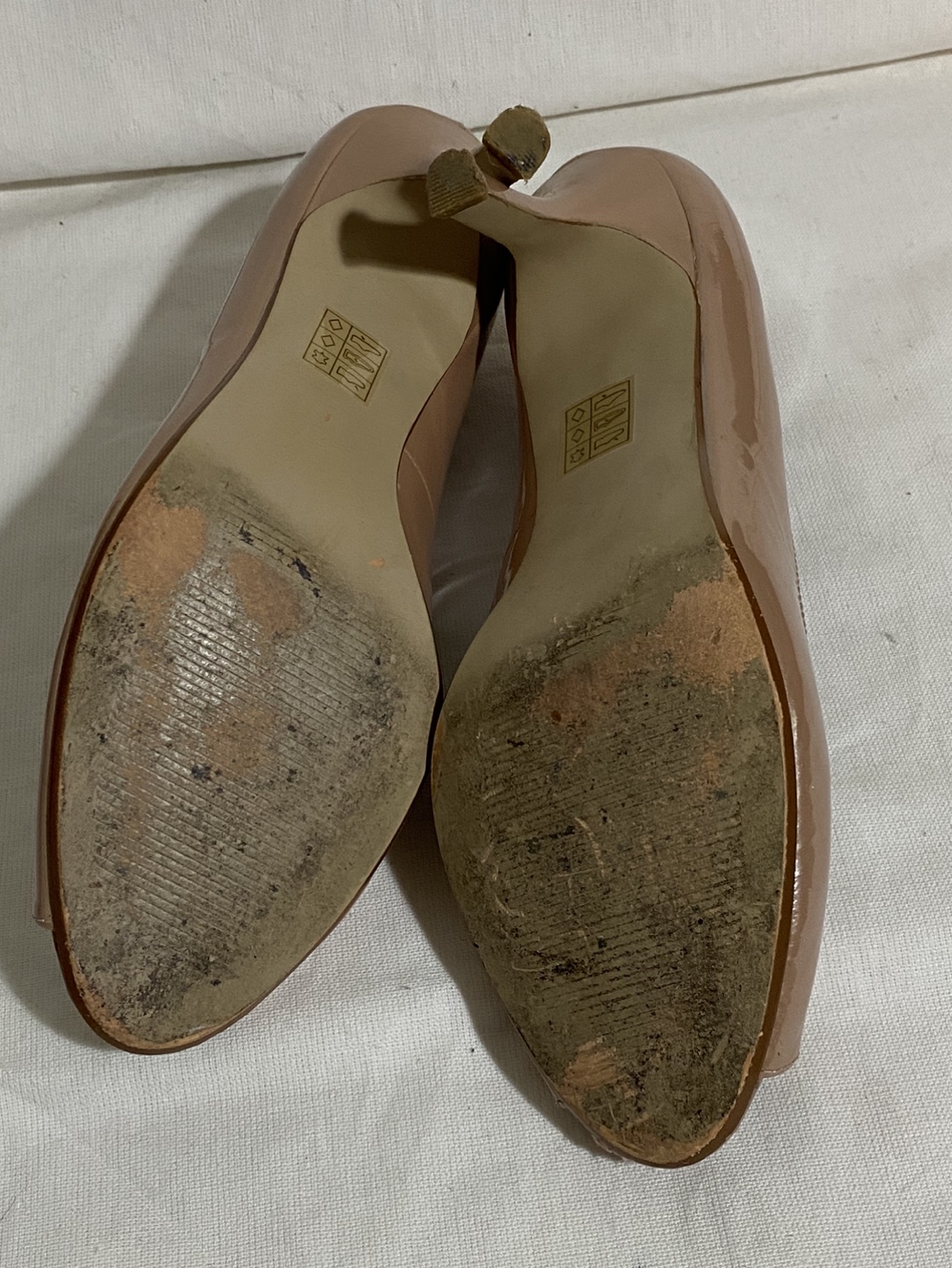 Greenwich Village Neutral Heels Size 9 image indicator(6)