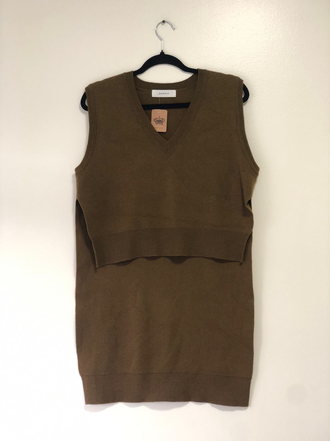ANGELO vest, asimetric crochet militar green, cropped front. thumbnail
